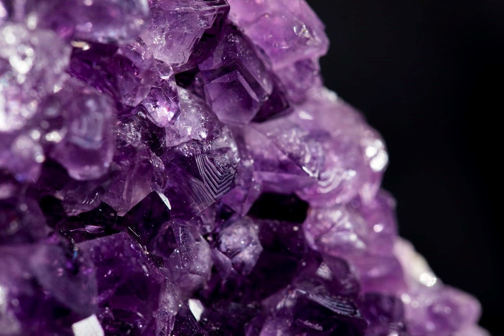 Драгоценные камни фиолетового цвета — Гид по украшениям MIUZ