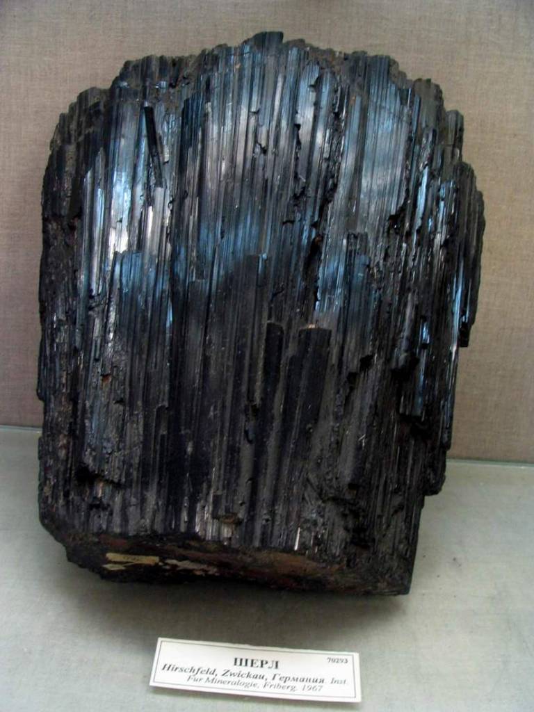 Черный турмалин (шерл): свойства и значение камня — Гид по украшениям MIUZ
